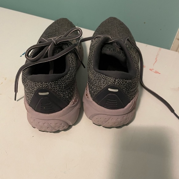 Size 7 wide Brooks Adrenaline women shoes - Picture 4 of 4